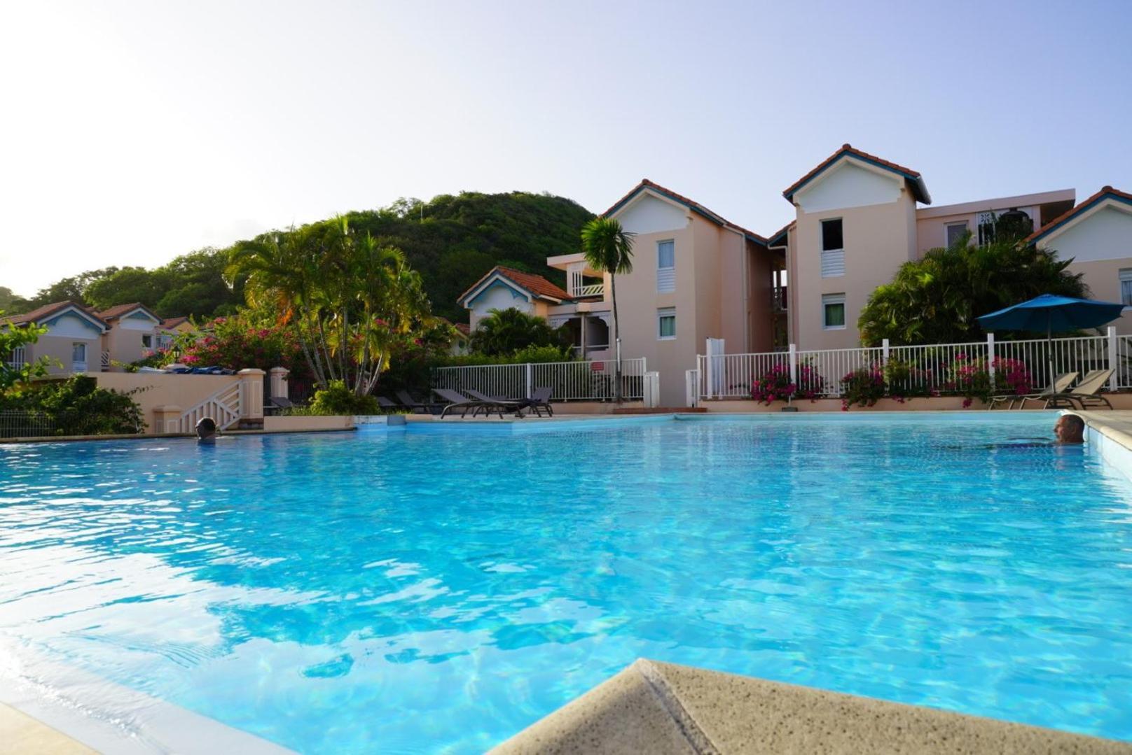 T2 Spacieux, Confort, Piscine & Plage A Sainte-Anne Exterior foto